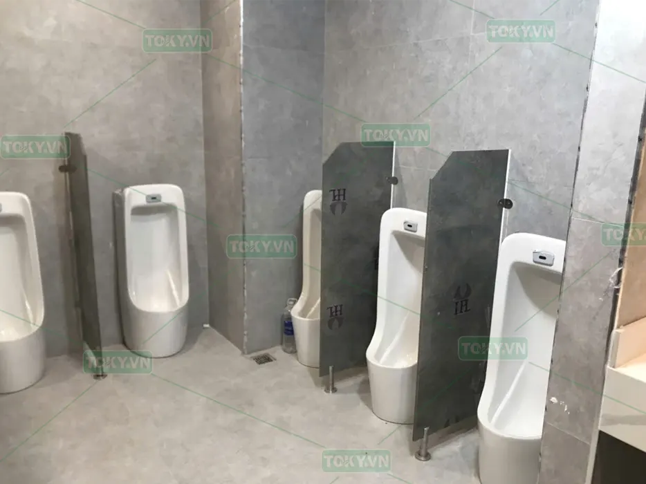 Vách ngăn vệ sinh Compact HPL cho Tòa nhà Golden Palace