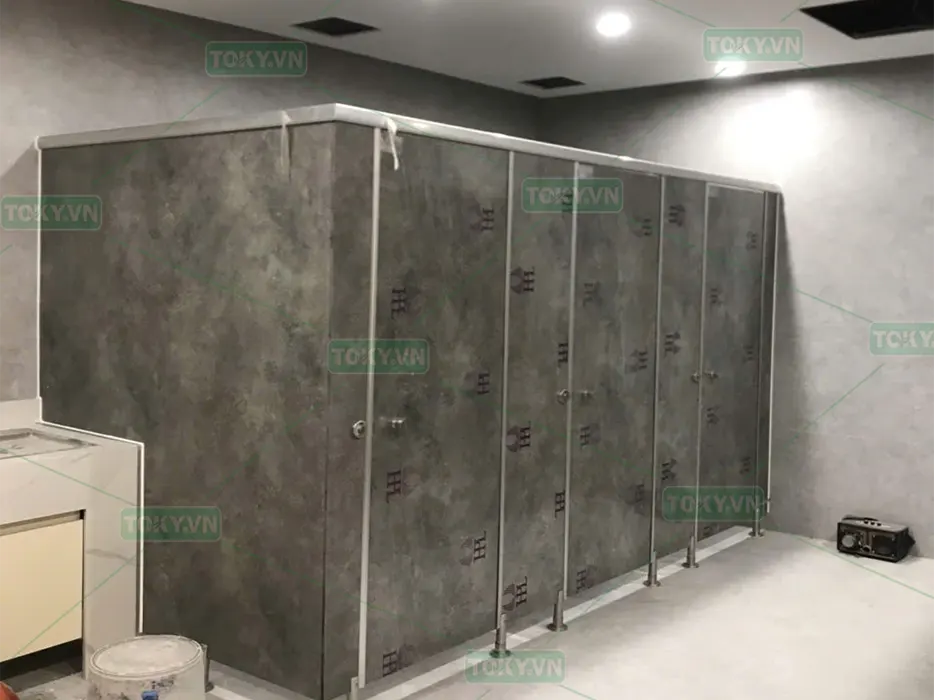 Vách ngăn vệ sinh Compact HPL cho Tòa nhà Golden Palace