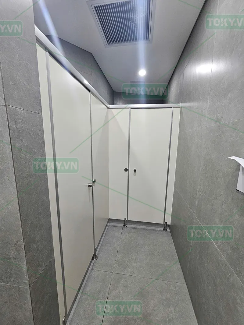 Chế độ bảo hành vách ngăn vệ sinh Compact của TOKY trong bao lâu?