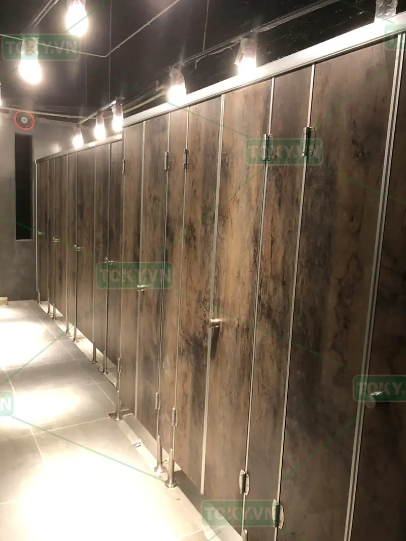 Chế độ bảo hành vách ngăn vệ sinh Compact của TOKY trong bao lâu?