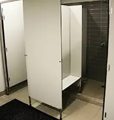 Tấm compact làm vách ngăn phòng thay đồ