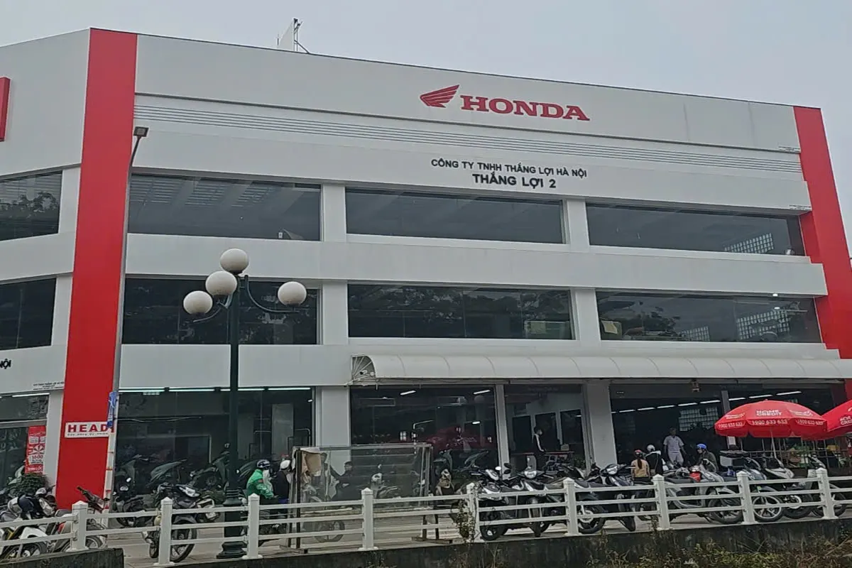 TOKY hoàn thiện thi công tấm compact cho Showroom Honda Thắng Lợi 2