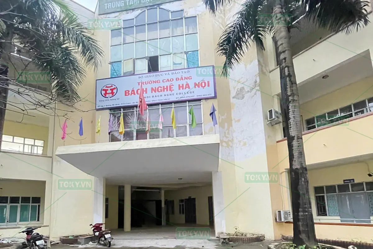 Toky hoàn thiện vách ngăn vệ sinh cho Trường cao đẳng Bách Nghệ Hà Nội