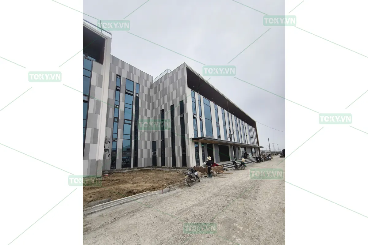 TOKY hoàn thiện 200m2 vách ngăn vệ sinh cho nhà máy KCN Yên Mỹ số 5