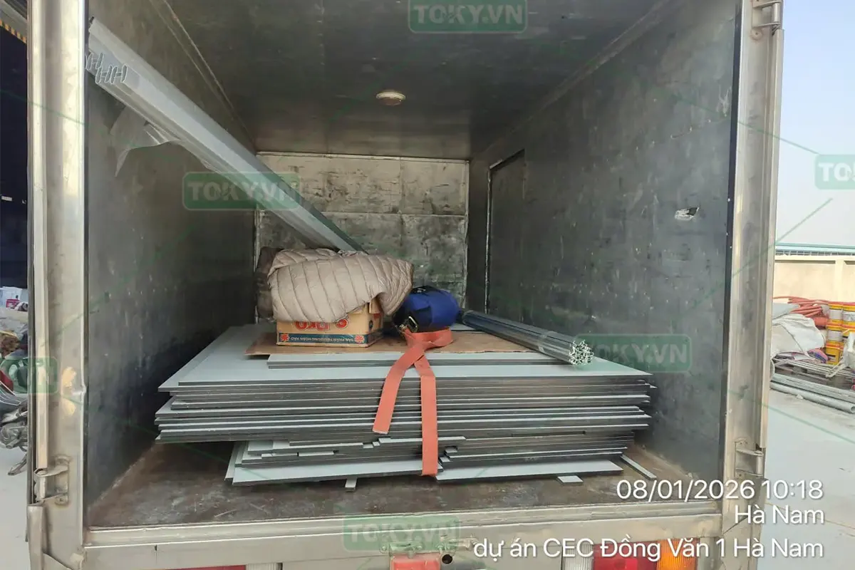Vách ngăn vệ sinh tấm Compact cho Nhà máy Sản xuất Thiết bị nâng hạ – cẩu trục – kết cấu thép