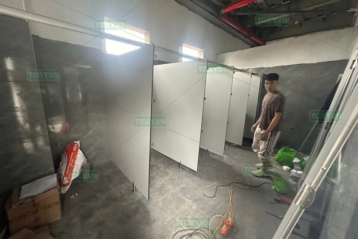 TOKY hoàn thiện 200m2 vách ngăn vệ sinh Công ty cổ phần Thành Công