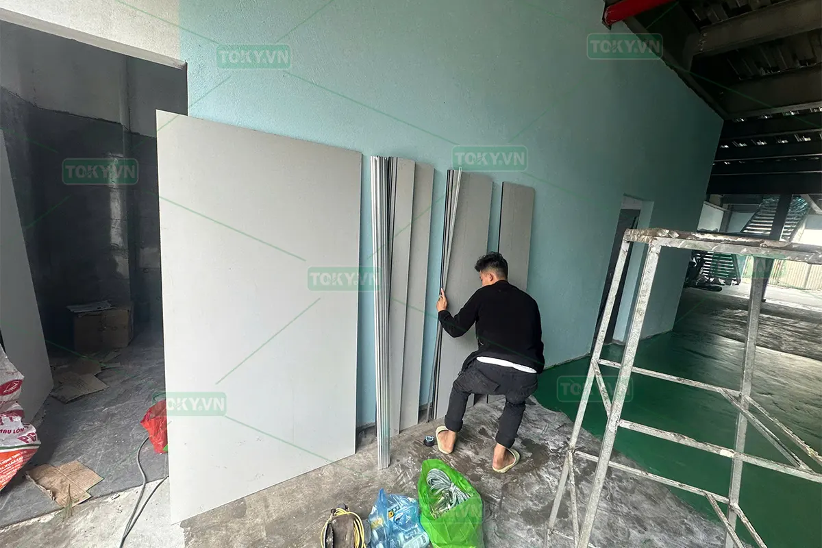 TOKY hoàn thiện 200m2 vách ngăn vệ sinh Công ty cổ phần Thành Công