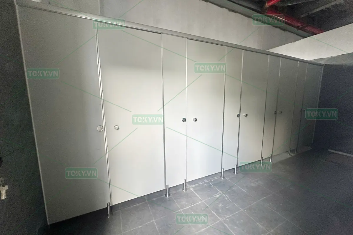 TOKY hoàn thiện 200m2 vách ngăn vệ sinh Công ty cổ phần Thành Công