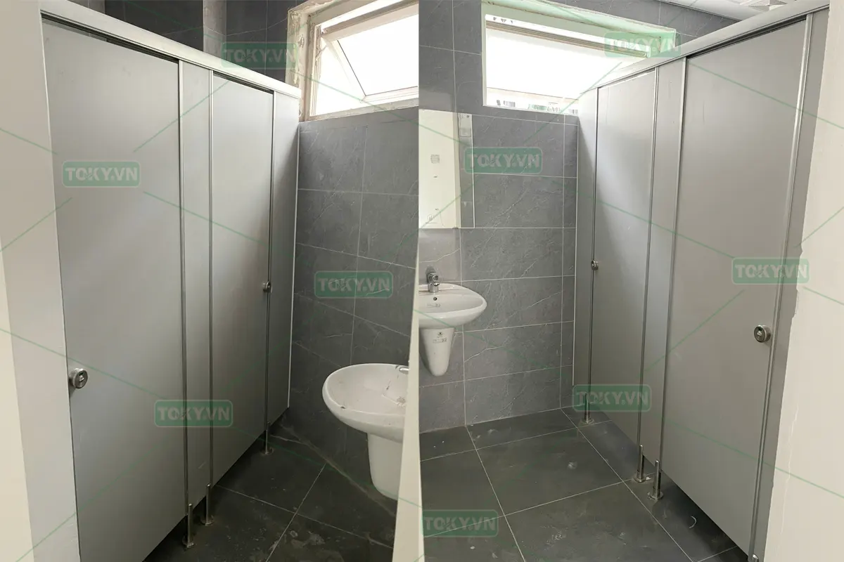 300m2 vách ngăn vệ sinh tòa B5 + B7 Đại học PCCC Thanh Xuân