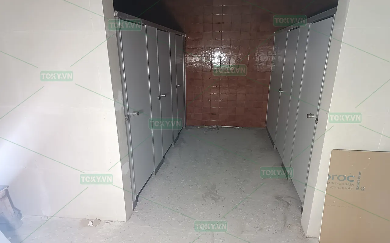 Hoàn thiện 150m² vách ngăn vệ sinh cho Nhà Điều hành dự án Light City – Thanh Hóa