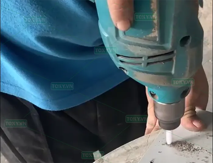 Tấm Compact HPL bắt vít như thế nào? Hướng dẫn kỹ thuật thi công chuẩn