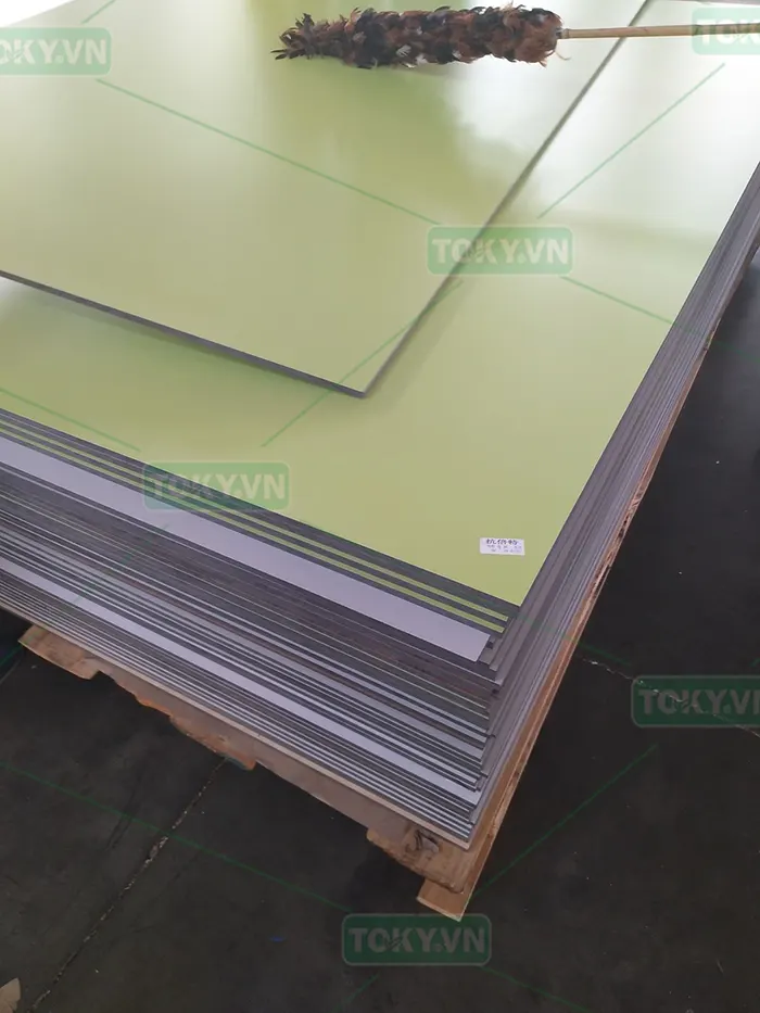 Tấm Compact HPL có trầy xước không? Sự thật về độ bền bề mặt vật liệu 1 Tấm Compact HPL có trầy xước không? Sự thật về độ bền bề mặt vật liệu