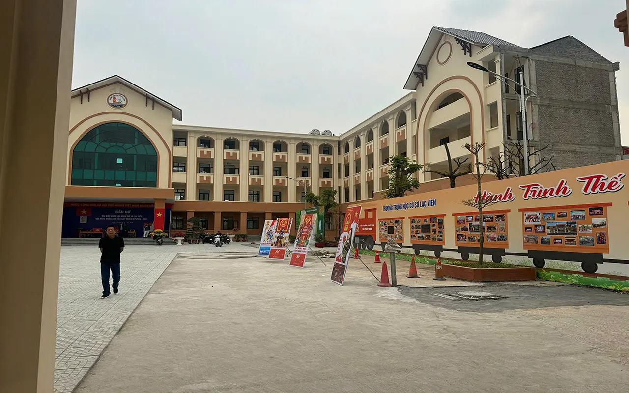 TOKY hoàn thiện đợt 2 vách ngăn vệ sinh Trường THCS Lạc Viên 200m2