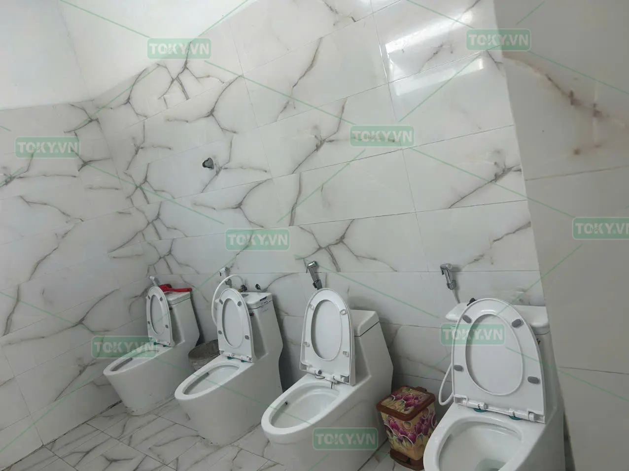 TOKY hoàn thiện 200m2 vách ngăn vệ sinh Compact cho Nhà máy Xi măng Xuân Sơn