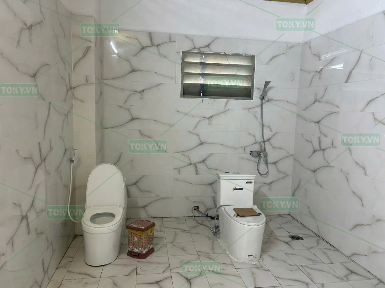 TOKY hoàn thiện 200m2 vách ngăn vệ sinh Compact cho Nhà máy Xi măng Xuân Sơn