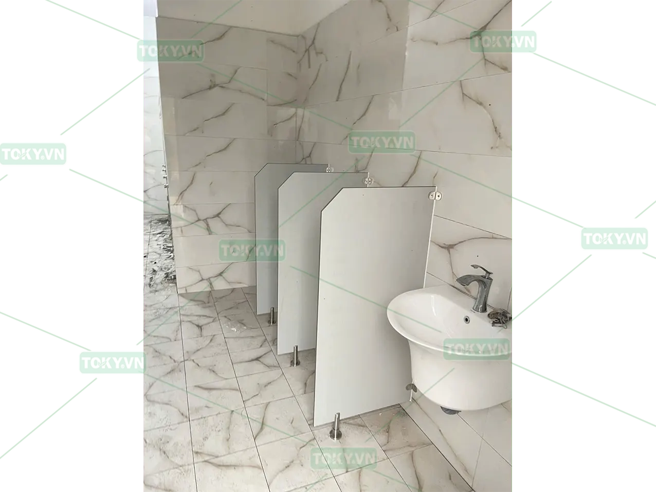 TOKY hoàn thiện 200m2 vách ngăn vệ sinh Compact cho Nhà máy Xi măng Xuân Sơn