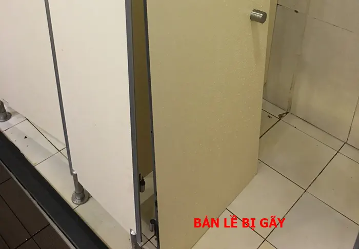 Vách ngăn vệ sinh Compact bị xệ - Nguyên nhân và cách xử lý triệt để 1 Vách ngăn vệ sinh Compact bị xệ - Nguyên nhân và cách xử lý triệt để