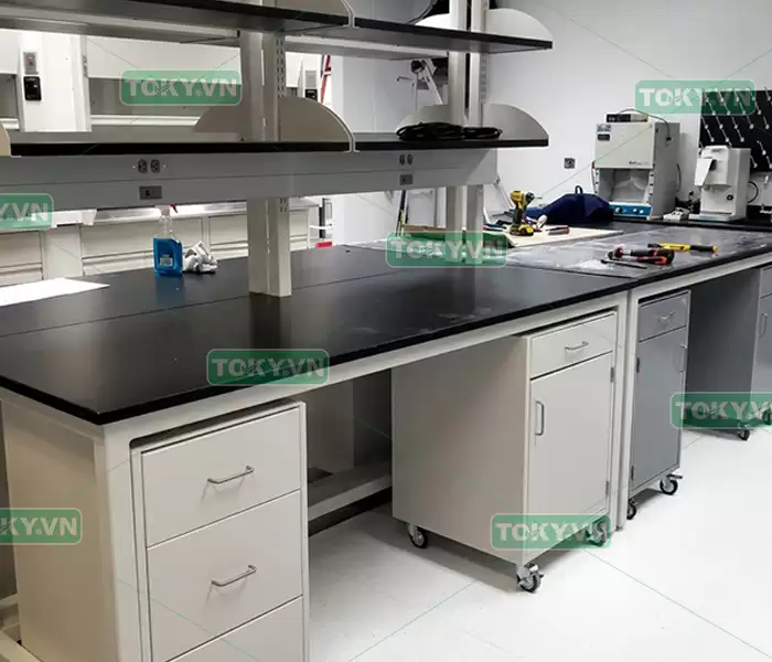 Cách chọn tấm Compact HPL làm mặt bàn thao tác phù hợp 2 5 tiêu chí chọn tấm Compact HPL làm mặt bàn thao tác