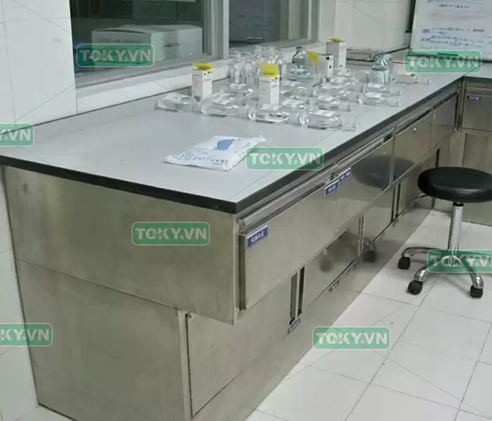 Cách chọn tấm Compact HPL làm mặt bàn thao tác phù hợp 3 Nên chọn tấm Compact HPL 12mm hay 18mm làm mặt bàn thao tác?