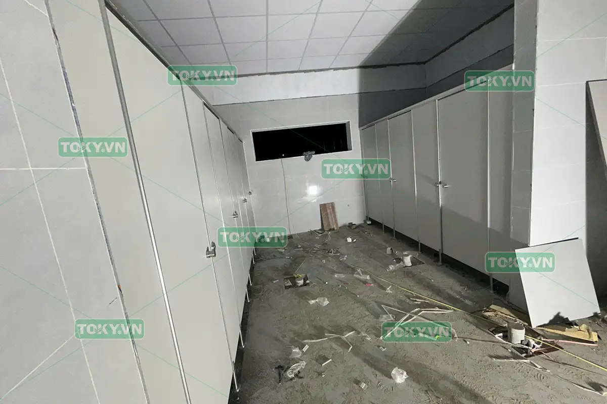 TOKY hoàn thiện 100m2 thi công vách ngăn vệ sinh tại nhà máy KCN Thụy Vân