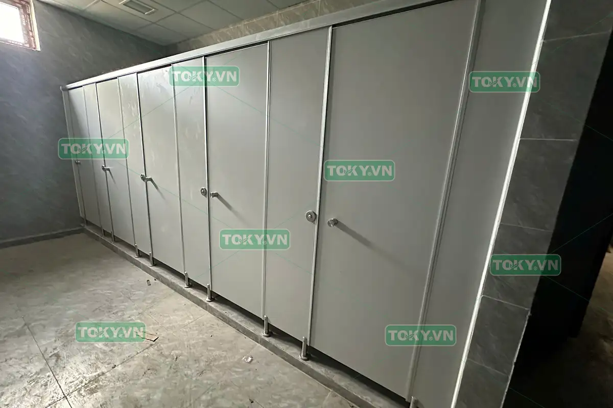 TOKY bàn giao 1300m2 thi công vách ngăn vệ sinh compact tại nhà máy HDK Quảng Ninh