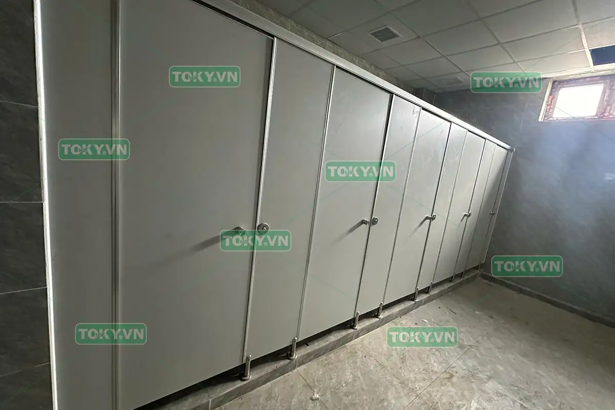 TOKY bàn giao 1300m2 thi công vách ngăn vệ sinh compact tại nhà máy HDK Quảng Ninh