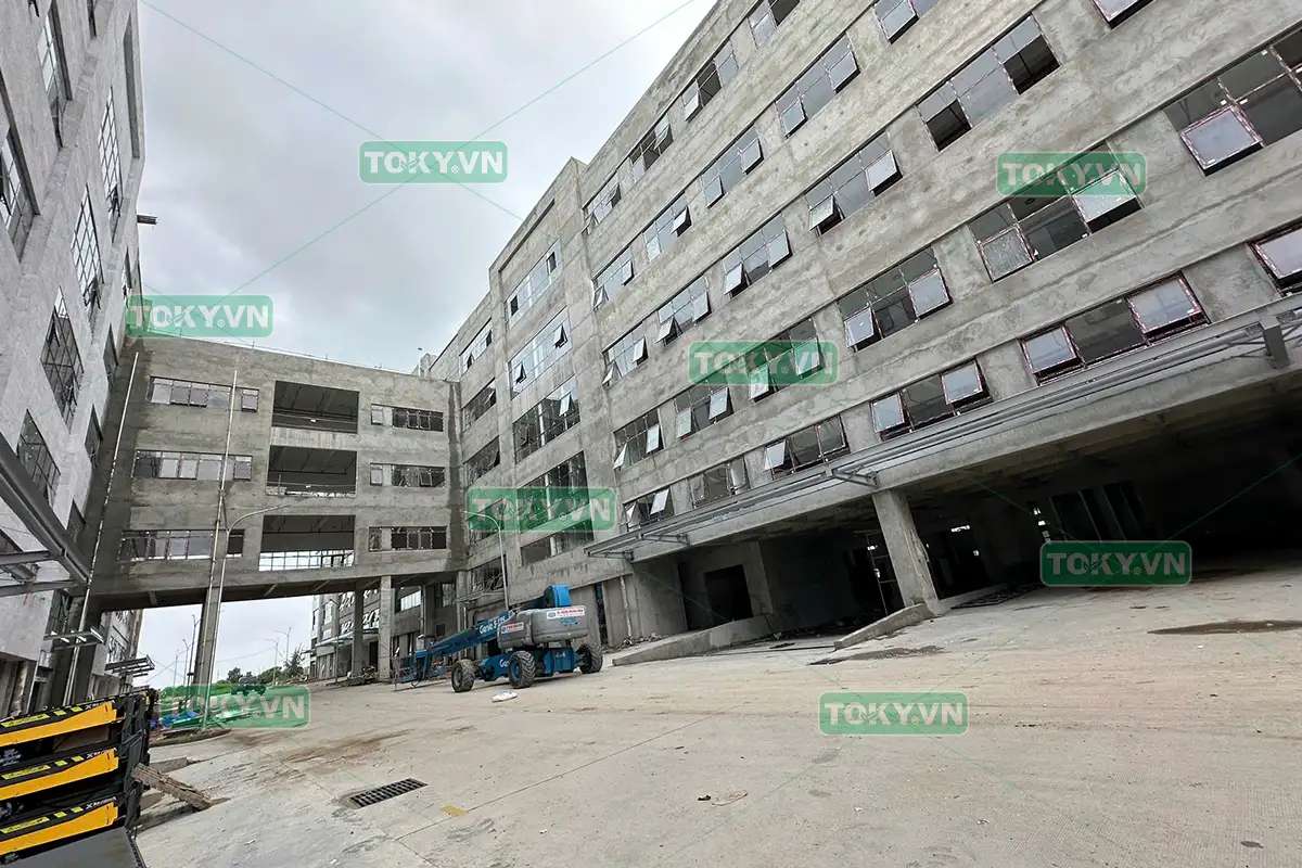 TOKY bàn giao 1300m2 thi công vách ngăn vệ sinh compact tại nhà máy HDK Quảng Ninh
