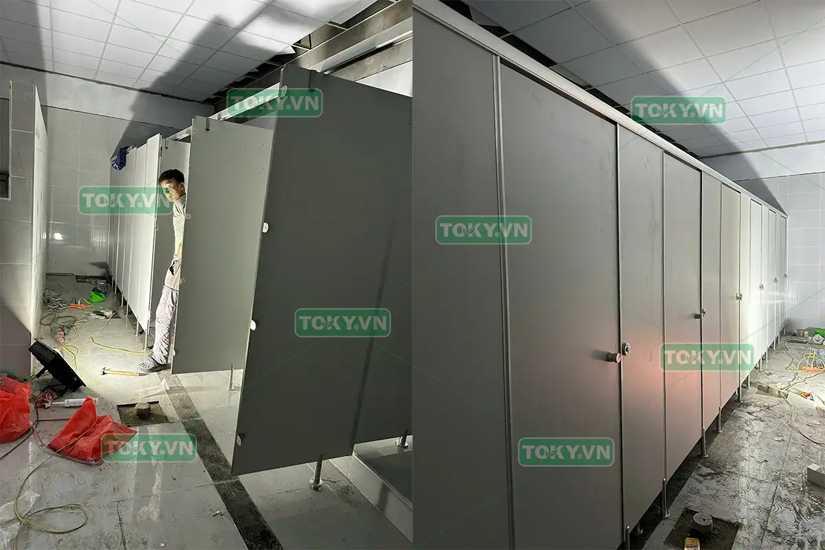 TOKY hoàn thiện 100m2 thi công vách ngăn vệ sinh tại nhà máy KCN Thụy Vân