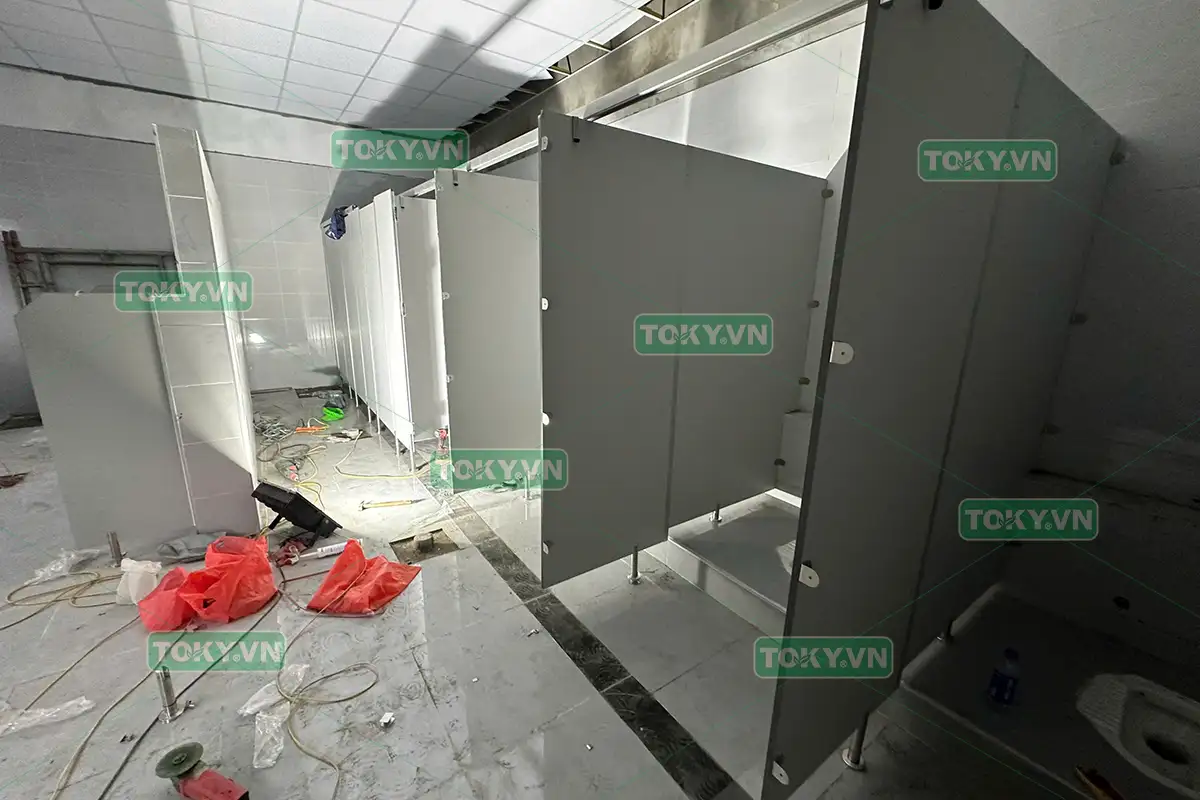TOKY hoàn thiện 100m2 thi công vách ngăn vệ sinh tại nhà máy KCN Thụy Vân