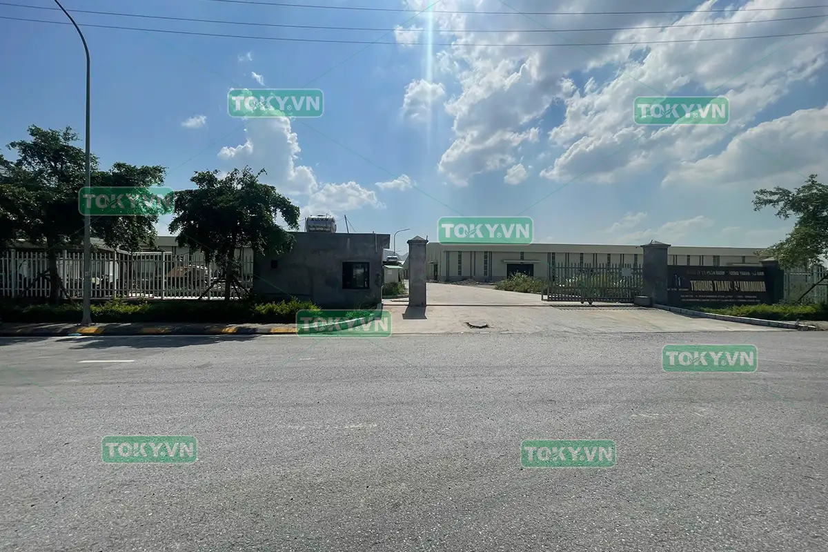 Toky thi công vách ngăn vệ sinh compact nhà máy Trường Thành Aluminium