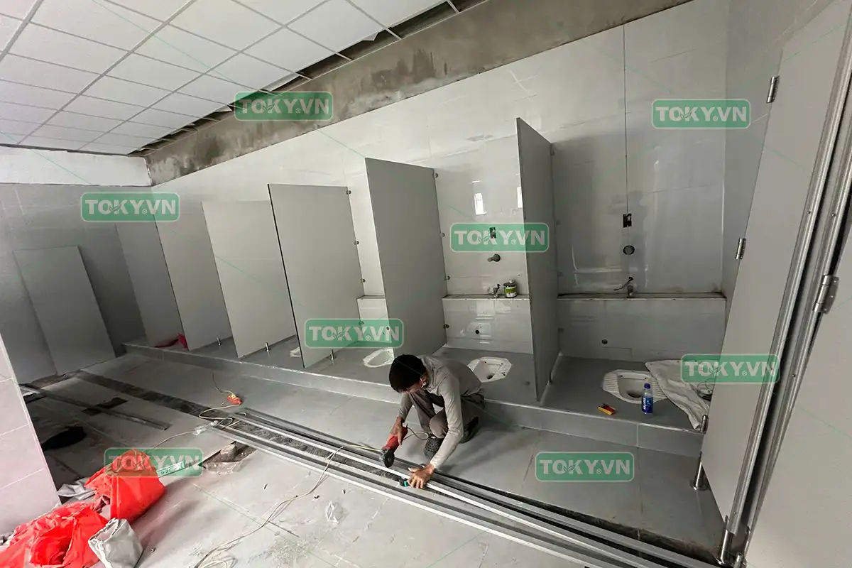 TOKY hoàn thiện 100m2 thi công vách ngăn vệ sinh tại nhà máy KCN Thụy Vân