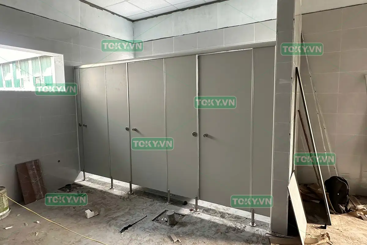 TOKY hoàn thiện 100m2 thi công vách ngăn vệ sinh tại nhà máy KCN Thụy Vân
