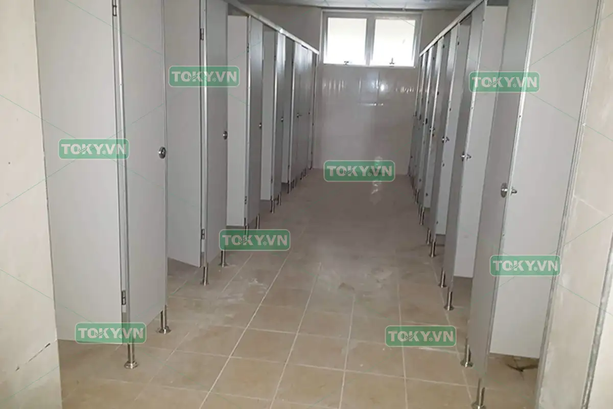 700m2 thi công vách ngăn vệ sinh compact tại Mcnex Ninh Bình