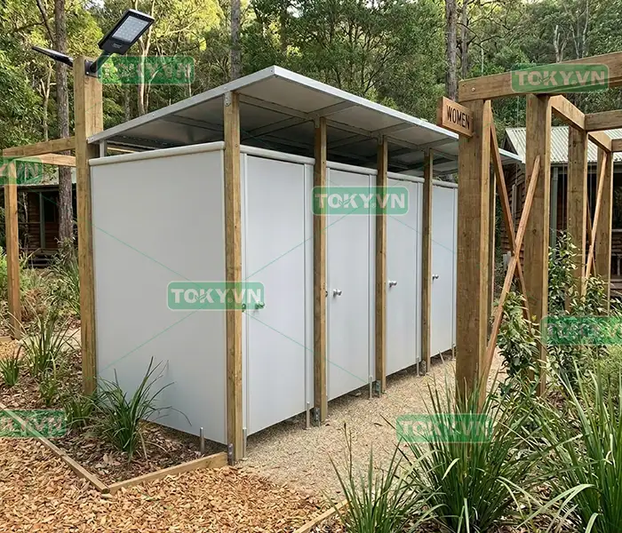 Thi công vách ngăn vệ sinh ngoài trời bằng tấm Compact chịu Axit 2 Biện pháp kỹ thuật đặc biệt khi Toky thi công Tấm Compact chịu Axit ngoài trời