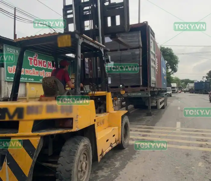 Tổng kho Toky cập bến 100 tấn tấm Compact phục vụ dự án 2 Chi tiết 3 dòng tấm Compact sẵn kho số lượng lớn tại Toky