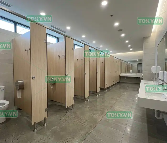 Tấm compact hpl cho trạm dừng nghỉ cao tốc - tiêu chuẩn chịu tải 24/7 3 Quy chuẩn giải pháp kỹ thuật vách ngăn tấm compact hpl cho trạm dừng nghỉ cao tốc từ kỹ sư TOKY