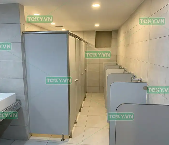 Tại sao tấm Compact 12mm luôn là lựa chọn số 1 cho khu vệ sinh công cộng?
