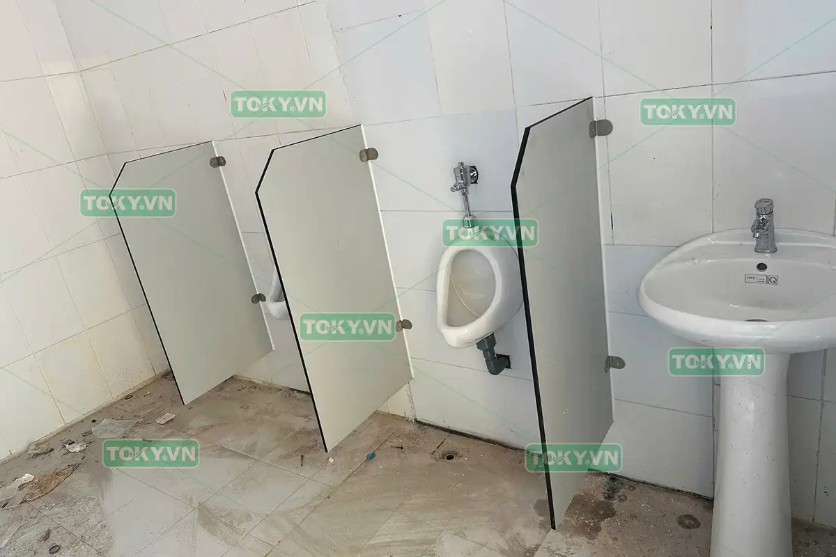 Thi công vách ngăn vệ sinh Compact Tại Nhà Văn Hóa và UBND Trí Quả, Bắc Ninh