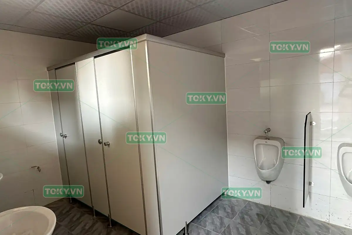Thi công vách ngăn vệ sinh Compact Tại Nhà Văn Hóa và UBND Trí Quả, Bắc Ninh