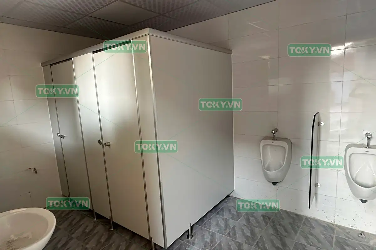 Thi công vách ngăn vệ sinh Compact Tại Nhà Văn Hóa và UBND Trí Quả, Bắc Ninh