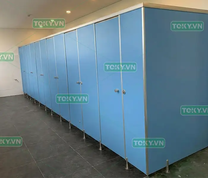 Hướng dẫn cách bảo quản vách ngăn vệ sinh Compact bền đẹp 1 Bí quyết vệ sinh bề mặt khi bảo quản vách ngăn vệ sinh Compact