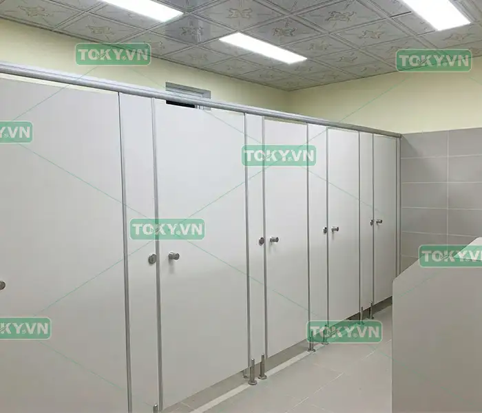 10 sai lầm khi thi công vách ngăn vệ sinh Compact cần tránh 2 Chọn đúng loại tấm khi thi công vách ngăn vệ sinh compact