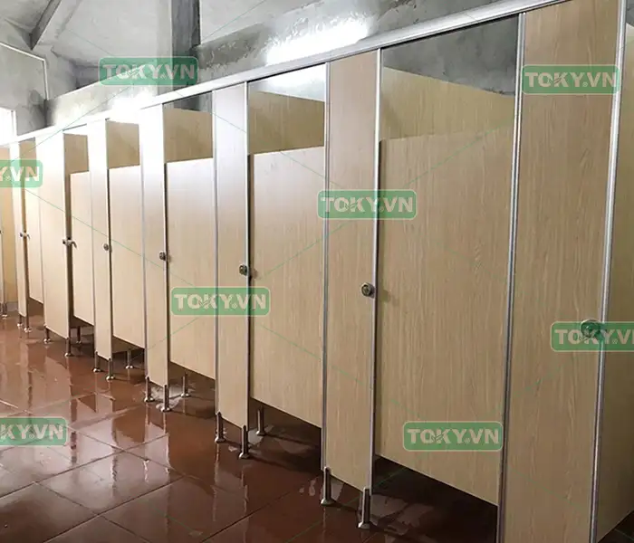Bí quyết phối màu vách Compact nhà vệ sinh tương sinh với phương hướng lắp đặt