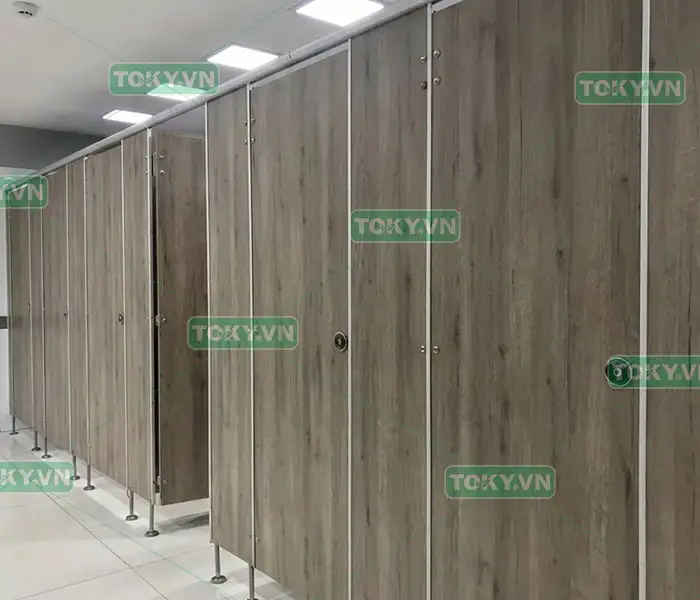 Thi công tấm compact màu vân gỗ - xu hướng cho không gian wc sang trọng 1 Thi công tấm compact màu vân gỗ - xu hướng cho không gian wc sang trọng