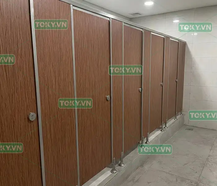 Tiêu chuẩn kích thước khi chọn vách ngăn vệ sinh Compact màu vân gỗ tại Toky