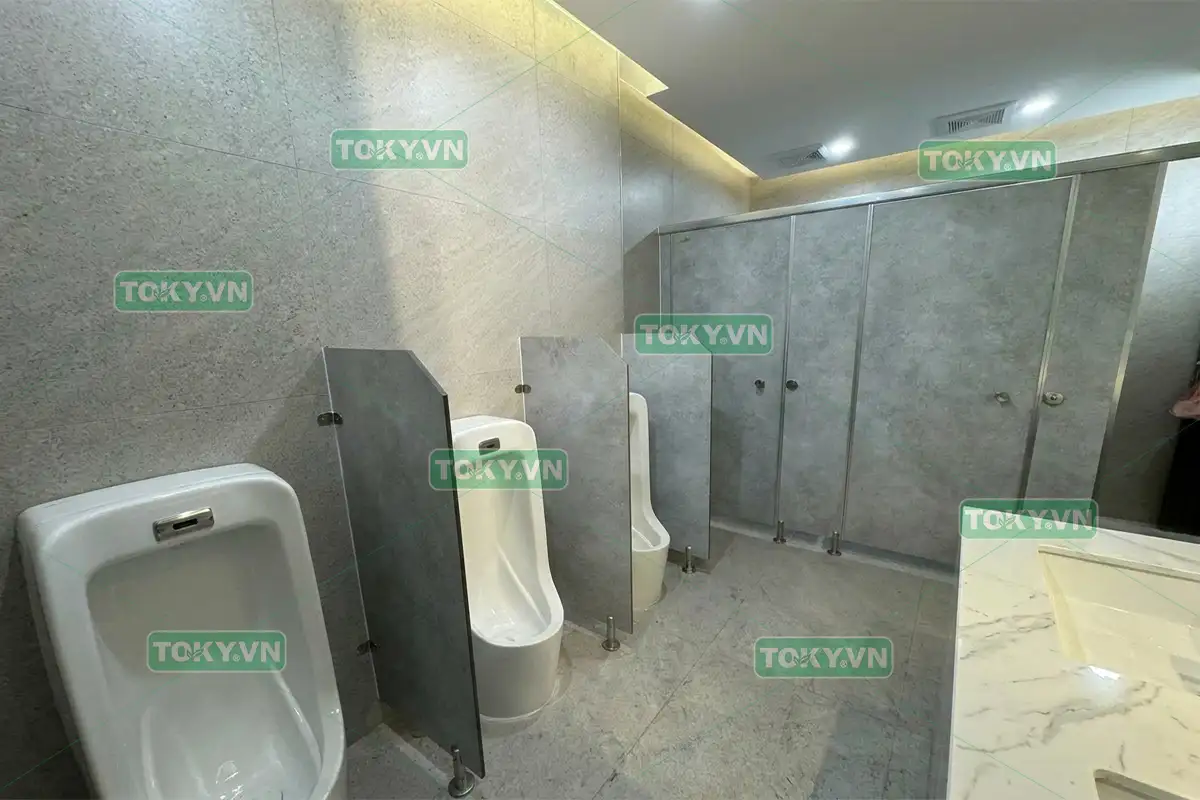 Toky hoàn thành 70m2 thi công vách ngăn vệ sinh đợt 3 tại tòa nhà Golden Place