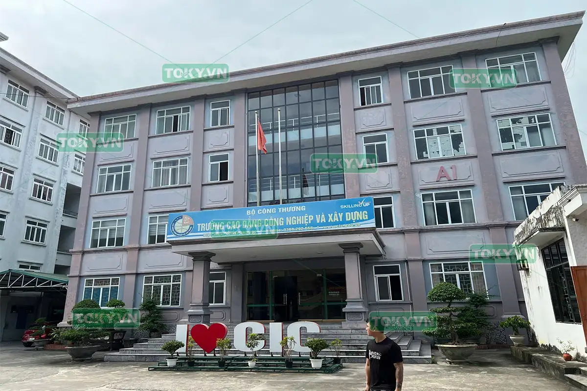 Toky hoàn thành 230m2 thi công tấm compact tại trường cao đẳng công nghiệp và xây dựng