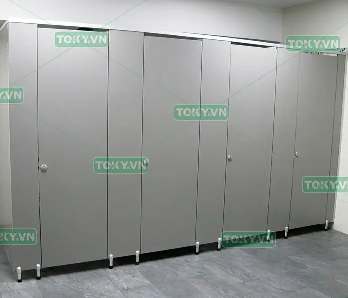 4 cách tẩy vết băng keo trên vách ngăn vệ sinh Compact an toàn và hiệu quả