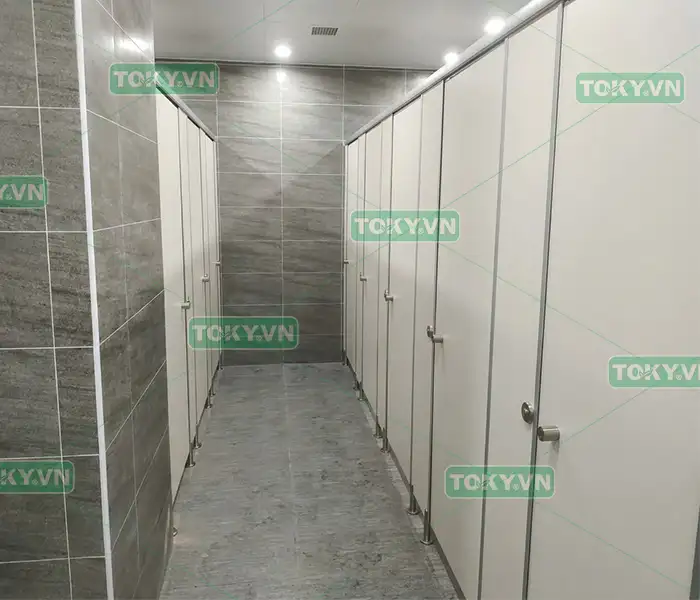 Dấu hiệu nhận biết vách ngăn WC Compact bị nở tấm và hậu quả dự án