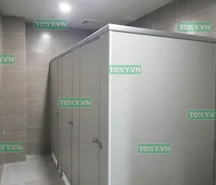 Giải pháp vách ngăn vệ sinh Compact cho không gian nhỏ hẹp 1 Khó khăn khi thiết kế nhà vệ sinh trong diện tích hẹp